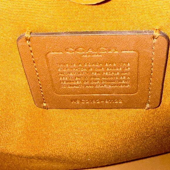 Coach Town Bucket Bag Cream Polished Pebble Leather Gold Hardware NWOT - Picture 8 of 9